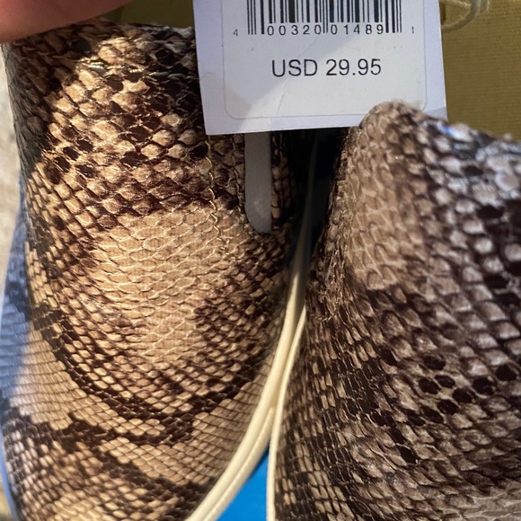 *NEVER WORN* snakeskin platform slip on shoes - Picture 3 of 4